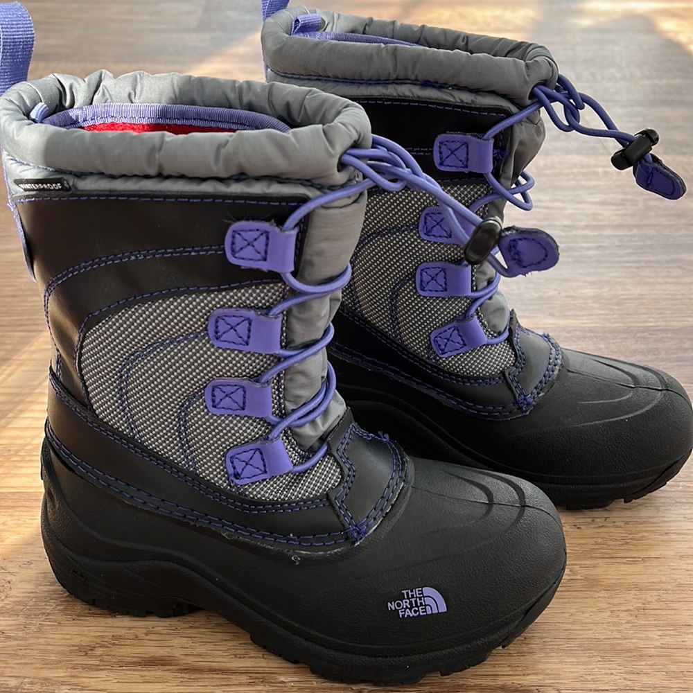 New North Face Alpenglow III Snow Boots, Size 1